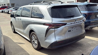 2025 Toyota Sienna LE 8 Passenger