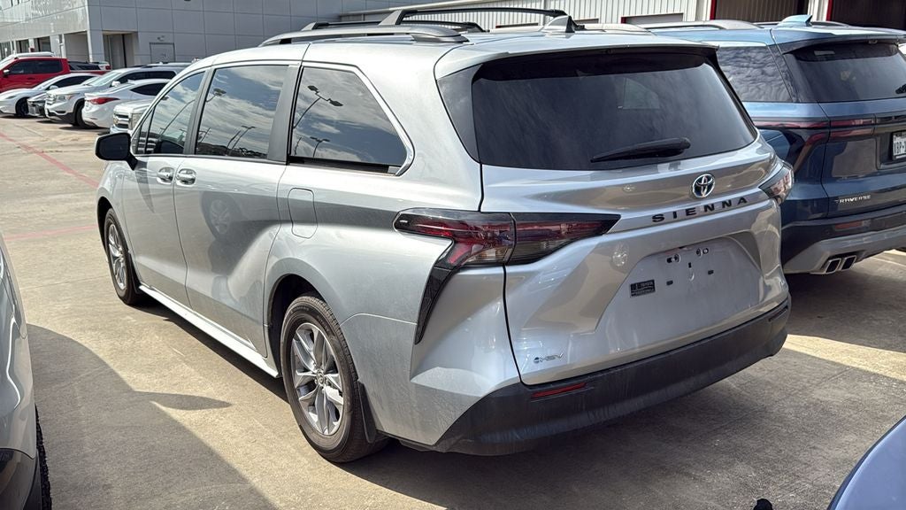 2025 Toyota Sienna LE 8 Passenger