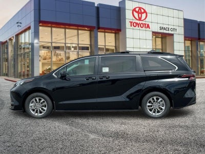 2026 Toyota Sienna LE 8 Passenger