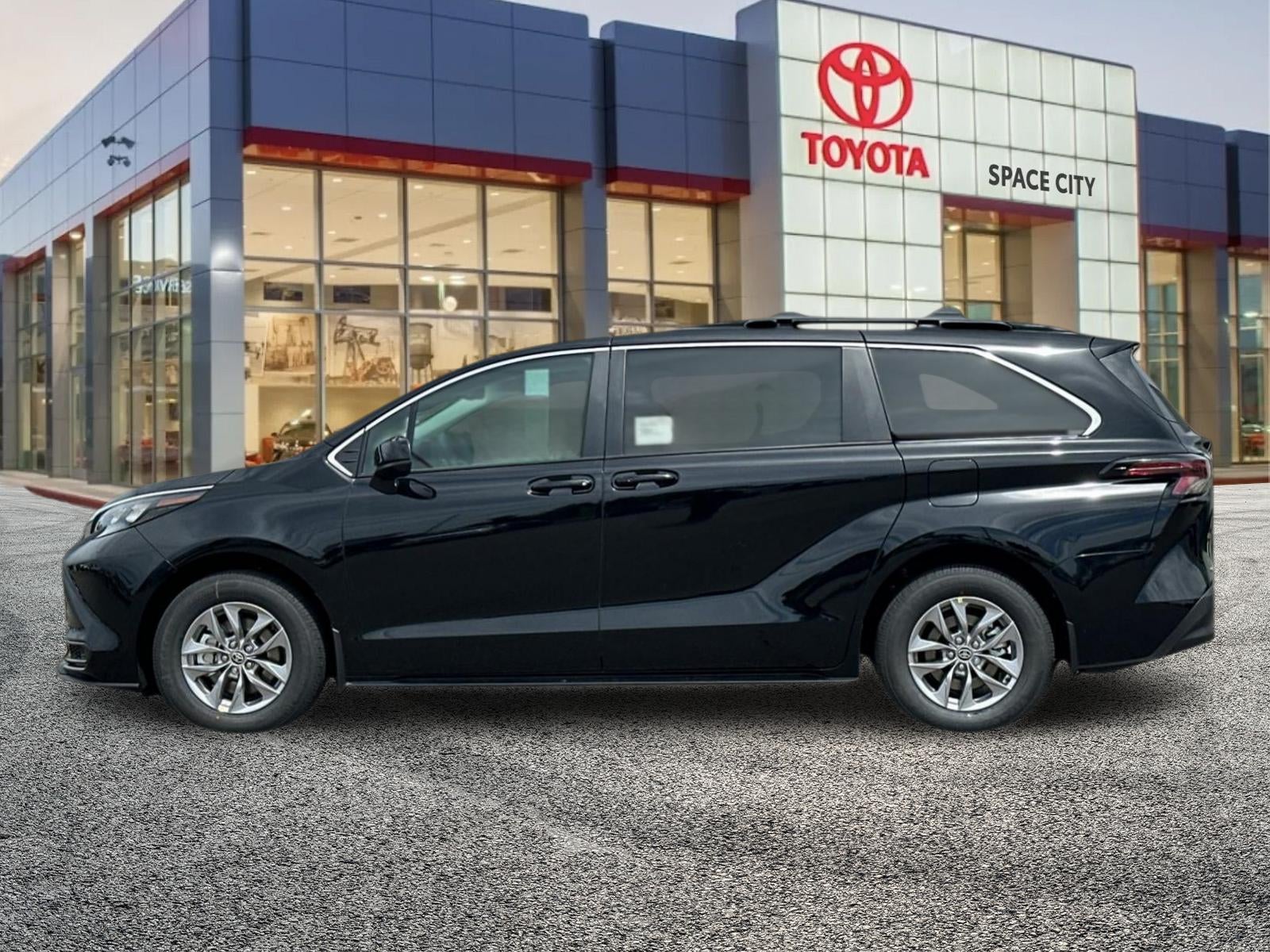 2026 Toyota Sienna LE 8 Passenger