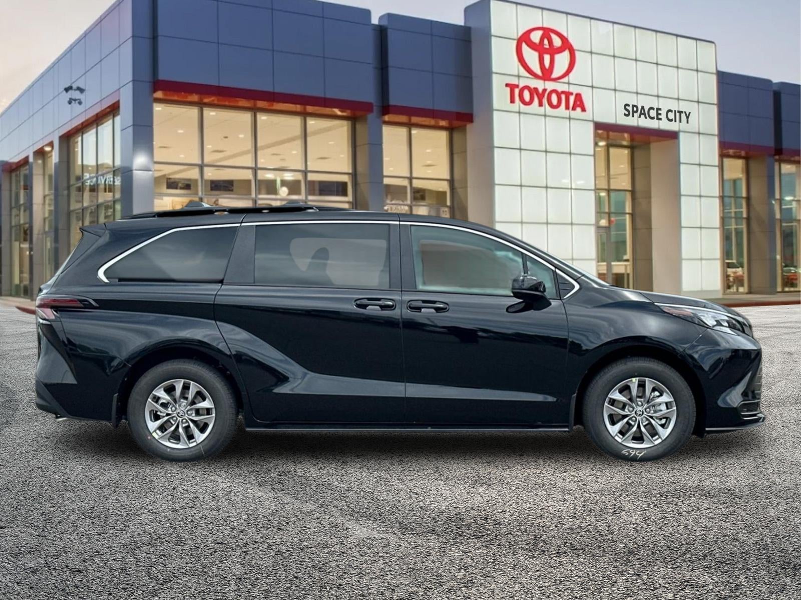 2026 Toyota Sienna LE 8 Passenger