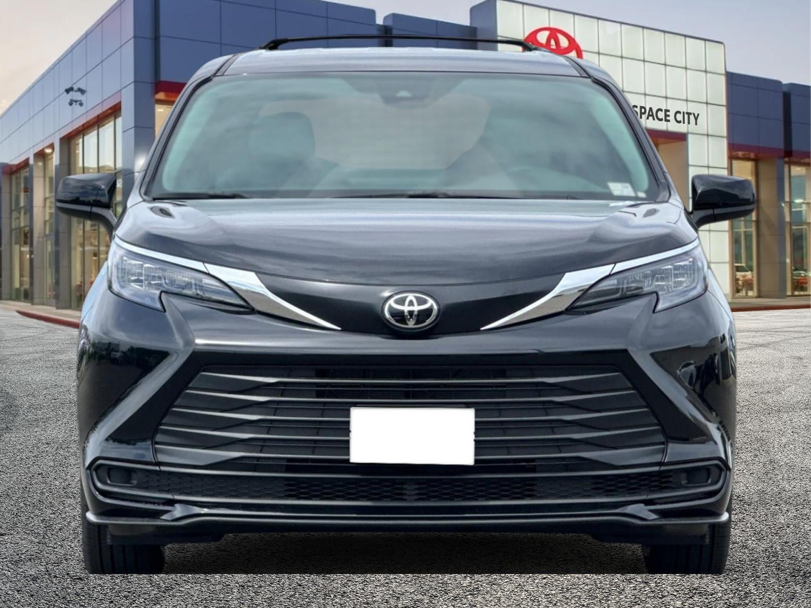 2026 Toyota Sienna LE 8 Passenger