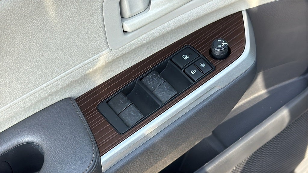 2021 Toyota SIENNA LE LE 8 Passenger