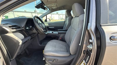 2021 Toyota SIENNA LE LE 8 Passenger