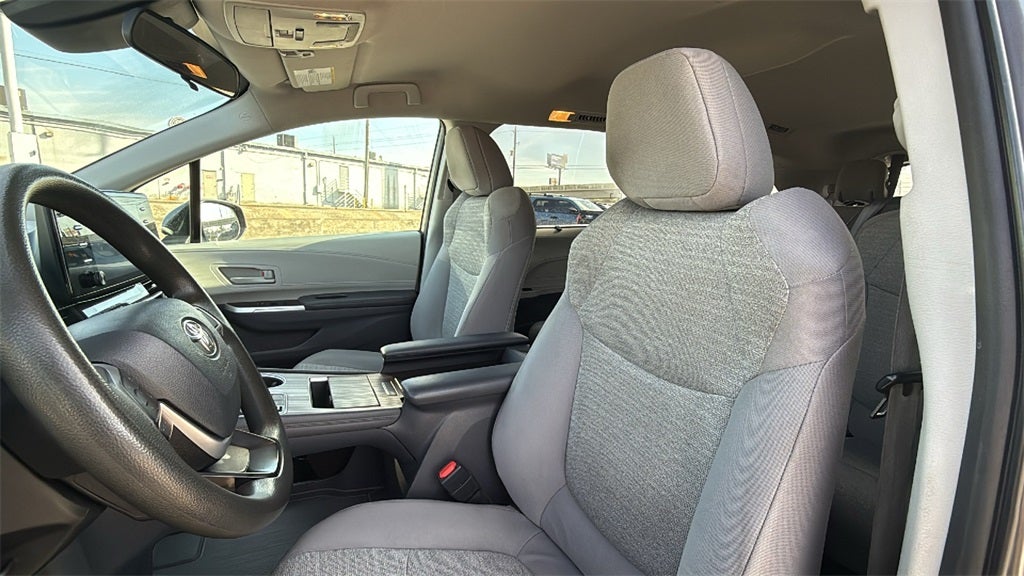 2021 Toyota SIENNA LE LE 8 Passenger