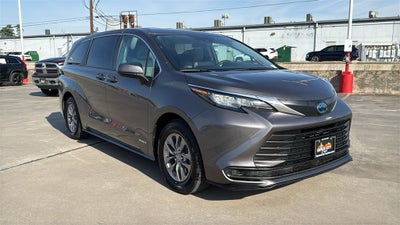 2021 Toyota SIENNA LE LE 8 Passenger