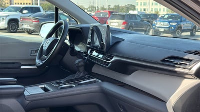 2021 Toyota SIENNA LE LE 8 Passenger