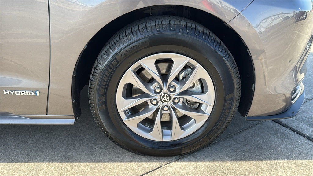 2021 Toyota SIENNA LE LE 8 Passenger