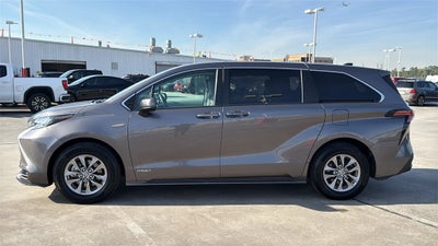 2021 Toyota SIENNA LE LE 8 Passenger