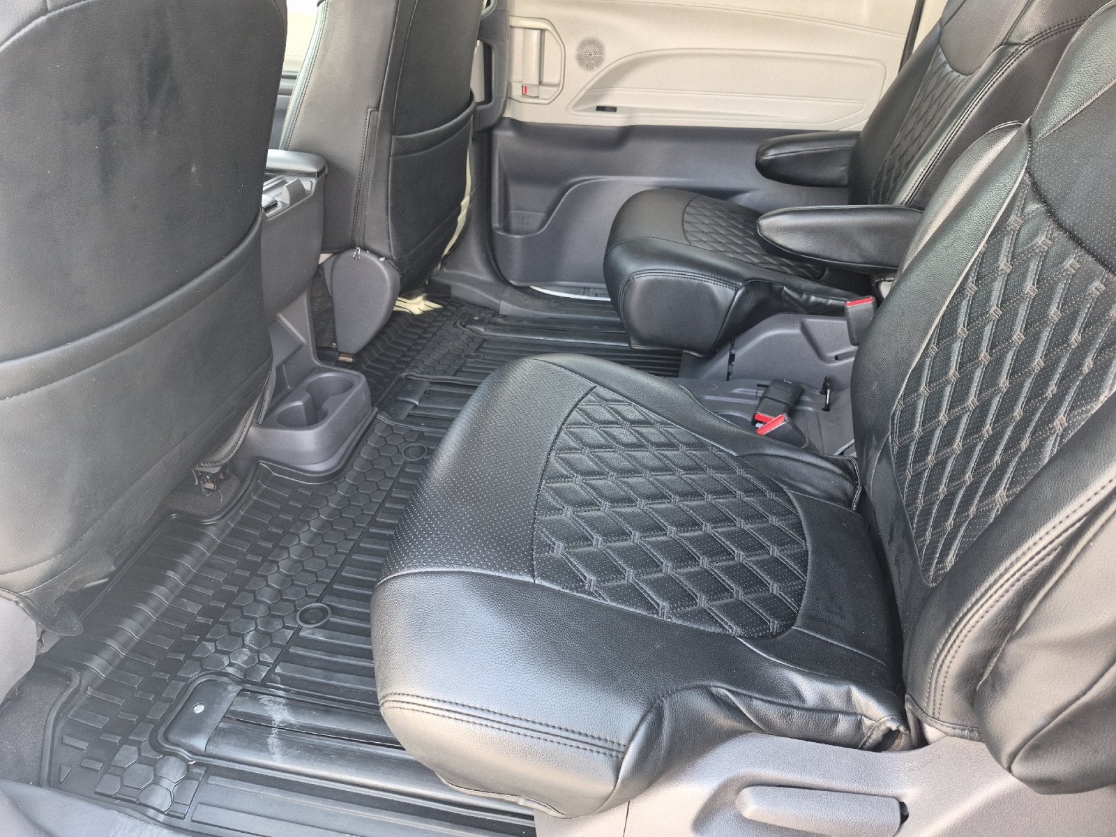 2021 Toyota Sienna LE 8 Passenger
