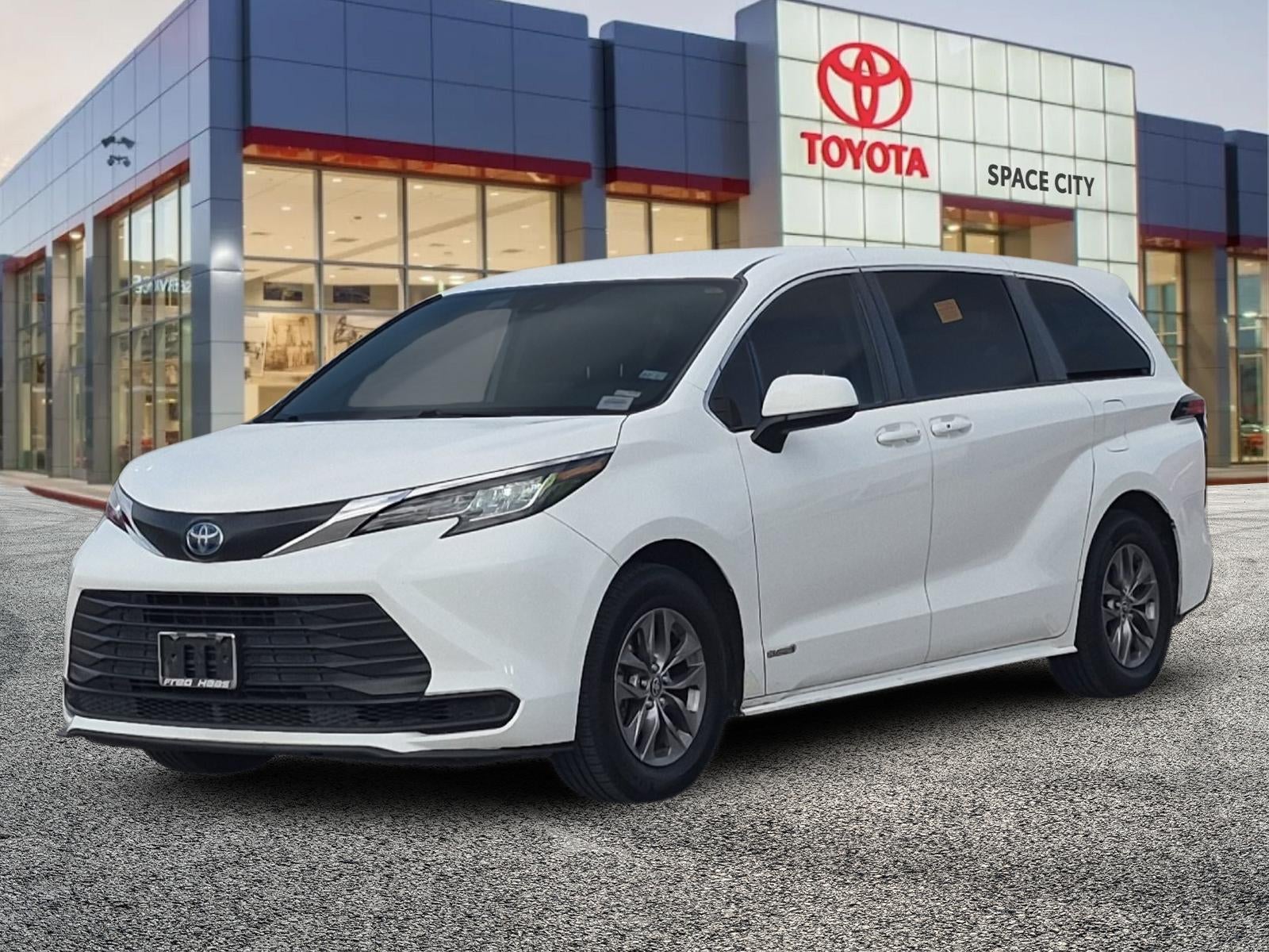 2021 Toyota Sienna LE 8 Passenger