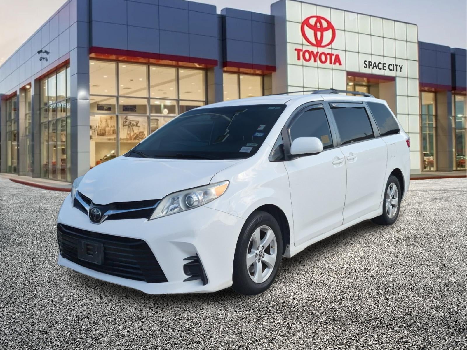 2020 Toyota Sienna LE 8 Passenger