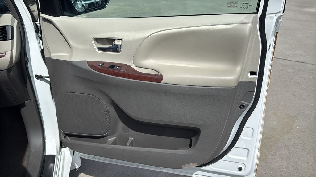 2014 Toyota SIENNA XLE 3.5L XLE