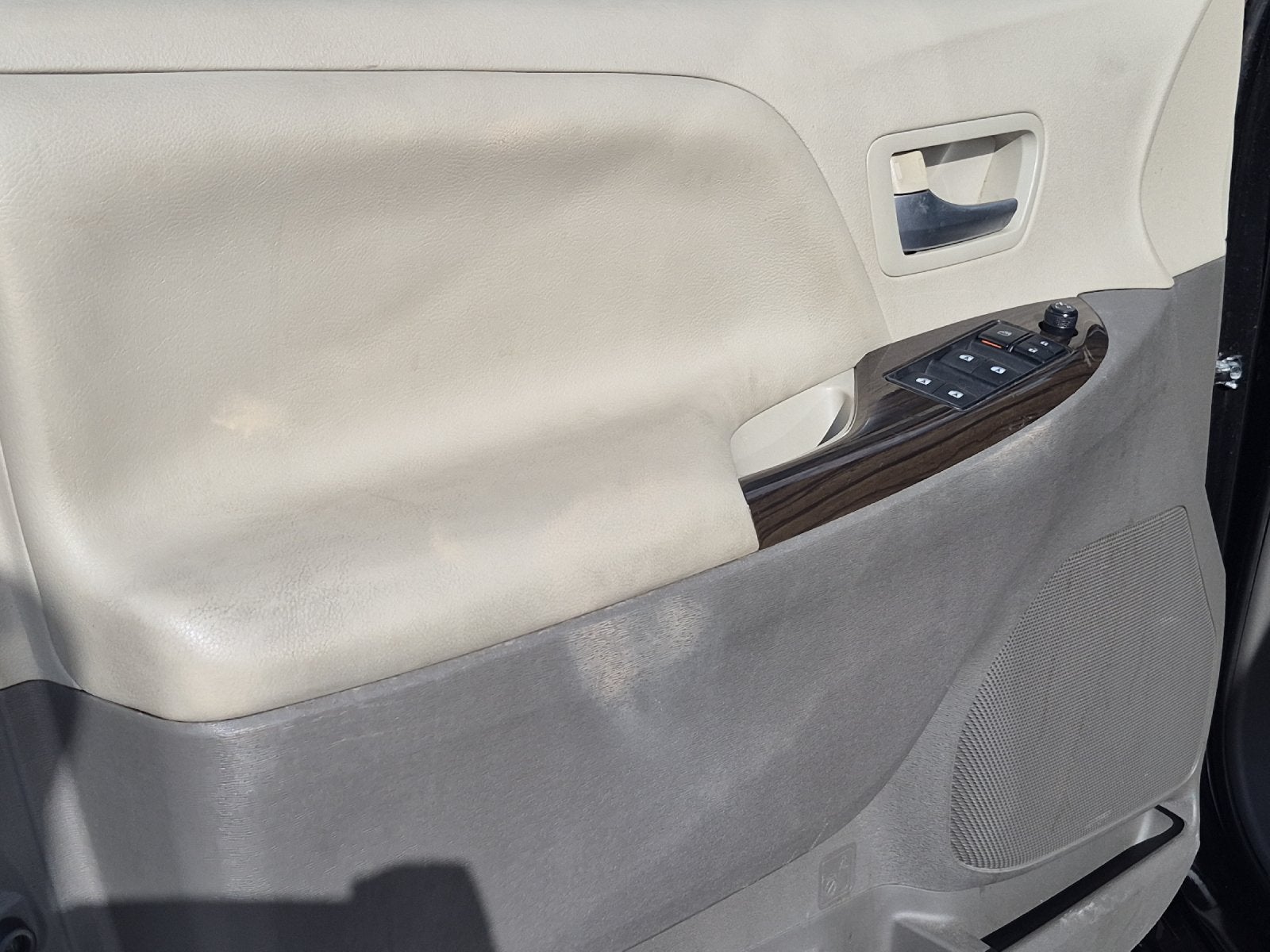 2015 Toyota SIENNA XLE 3.5L XLE 8 Passenger