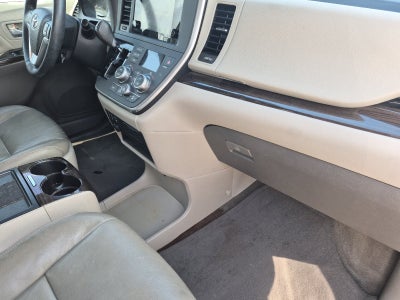 2015 Toyota SIENNA XLE 3.5L XLE 8 Passenger