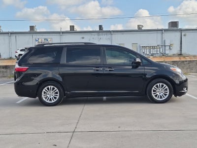 2015 Toyota SIENNA XLE 3.5L XLE 8 Passenger