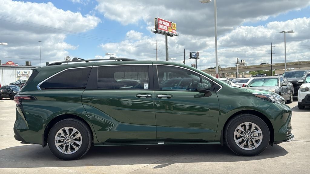 2026 Toyota Sienna XLE 8 Passenger