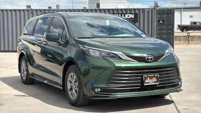 2026 Toyota Sienna XLE 8 Passenger
