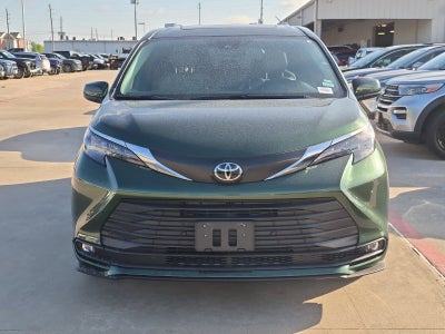 2026 Toyota Sienna XLE 8 Passenger
