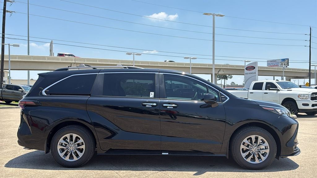 2026 Toyota Sienna XLE 8 Passenger