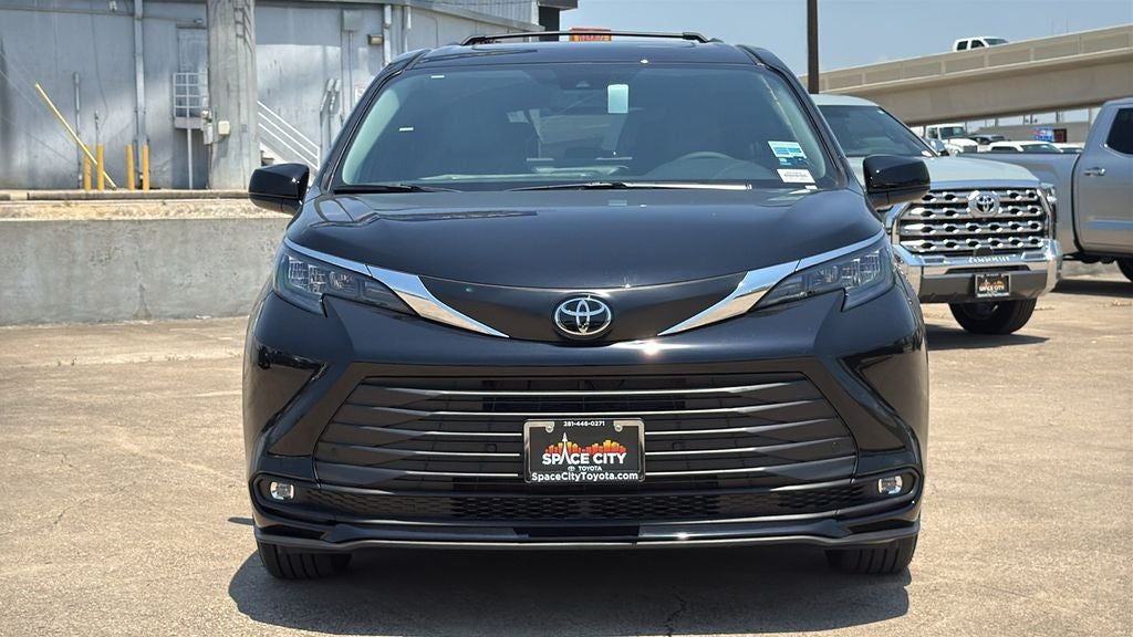 2026 Toyota Sienna XLE 8 Passenger