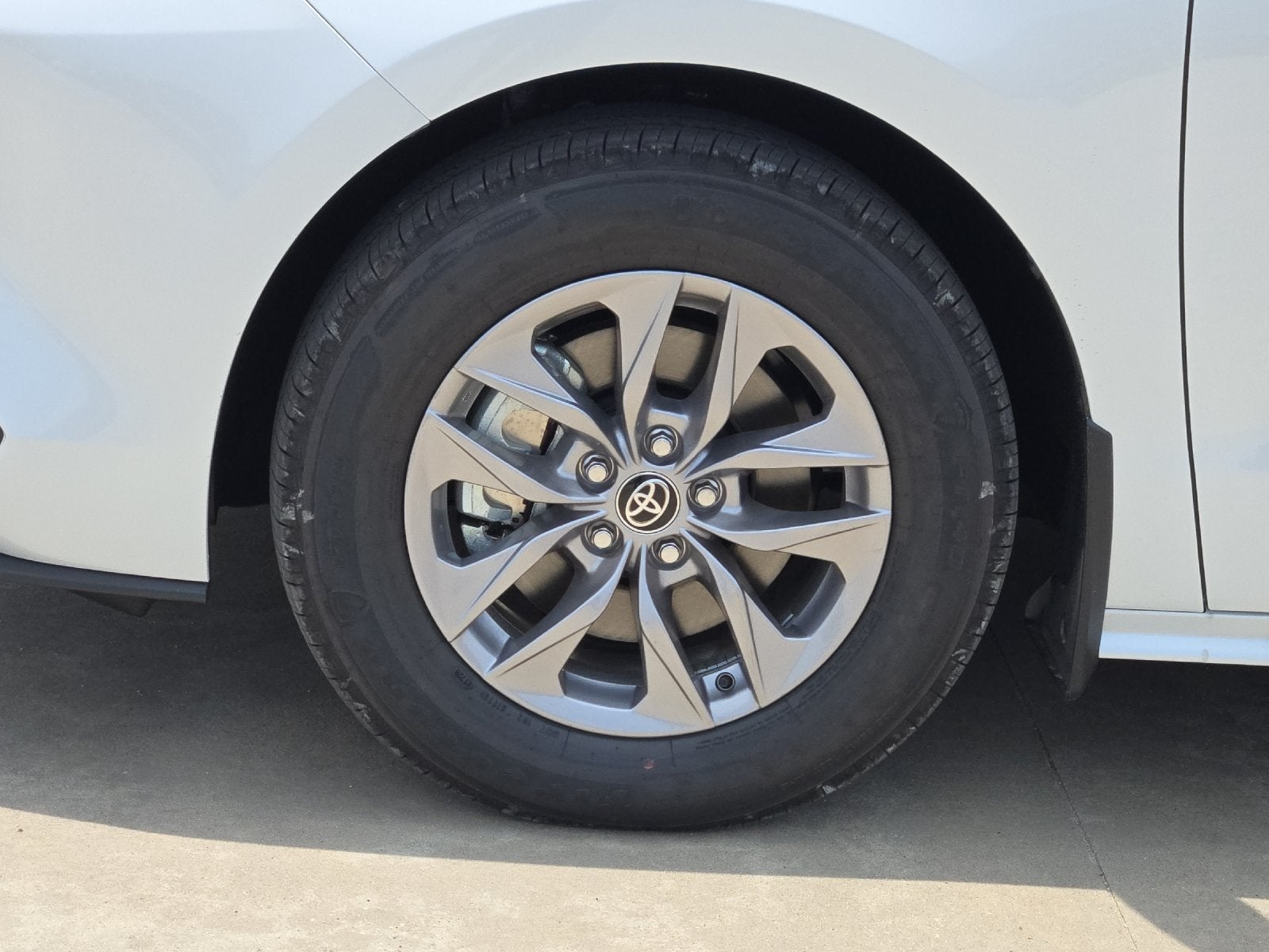 2026 Toyota Sienna XLE 8 Passenger
