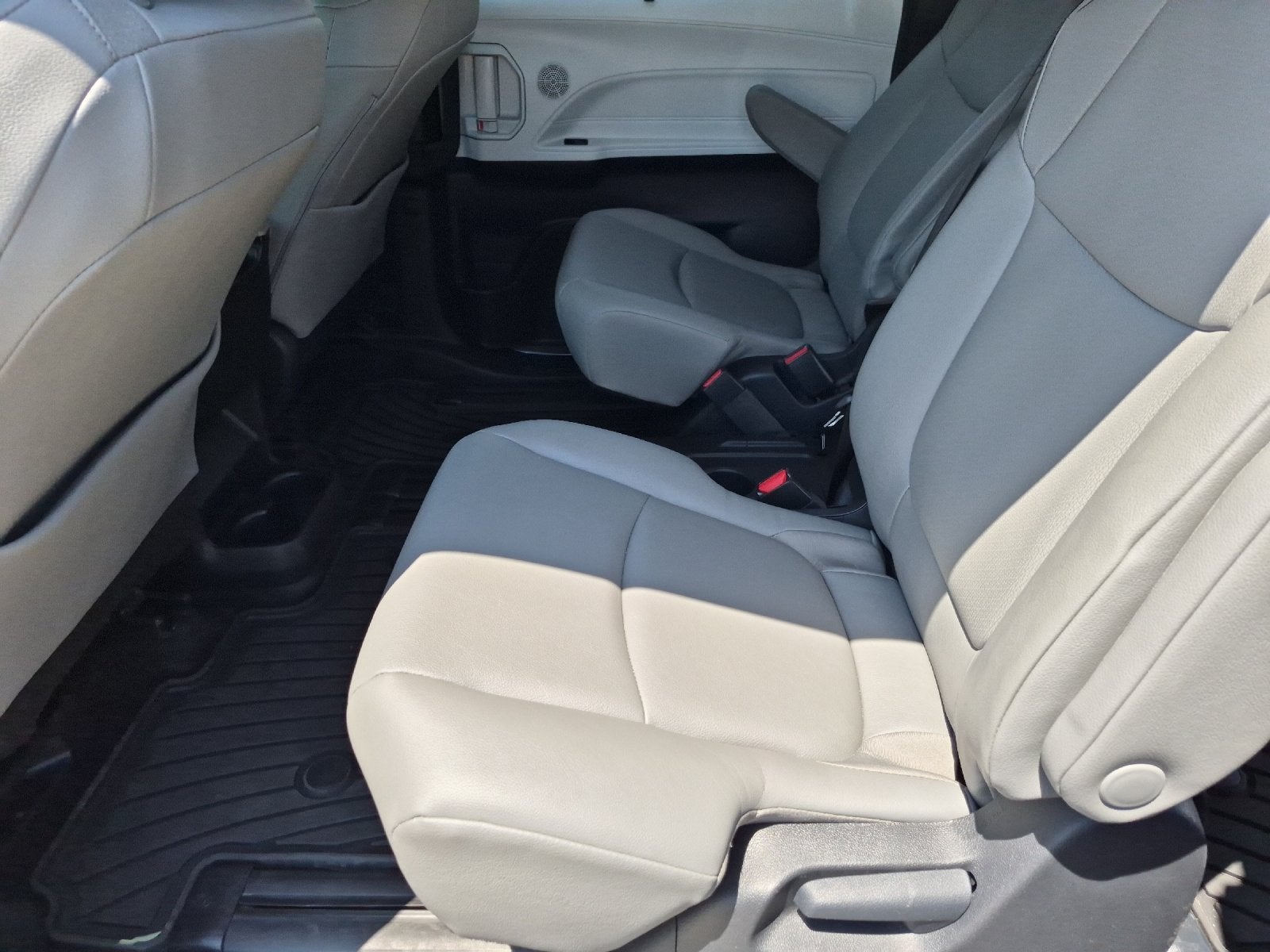 2026 Toyota Sienna XLE 8 Passenger
