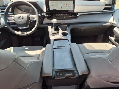 2026 Toyota Sienna XLE 8 Passenger