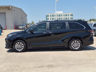 2026 Toyota Sienna XLE 8 Passenger