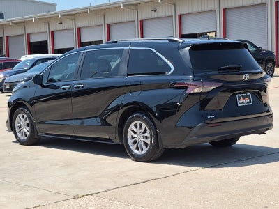 2026 Toyota Sienna XLE 8 Passenger