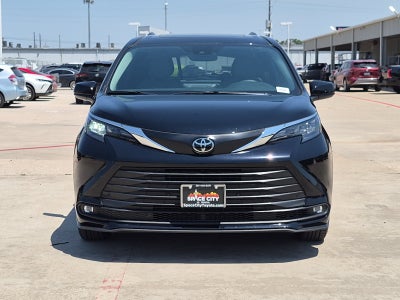 2026 Toyota Sienna XLE 8 Passenger