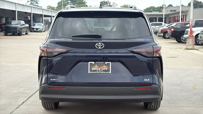 2026 Toyota Sienna XLE 8 Passenger