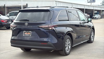 2026 Toyota Sienna XLE 8 Passenger