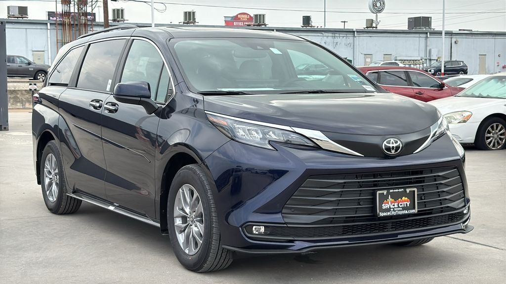 2026 Toyota Sienna XLE 8 Passenger