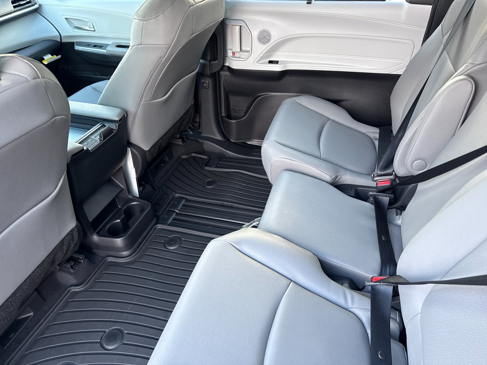 2026 Toyota Sienna XLE 8 Passenger