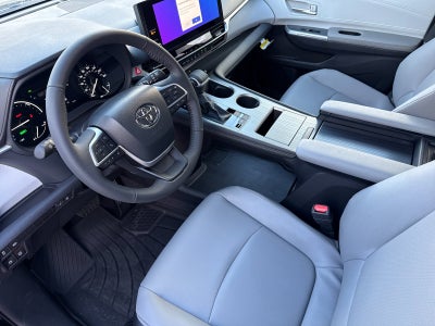 2026 Toyota Sienna XLE 8 Passenger