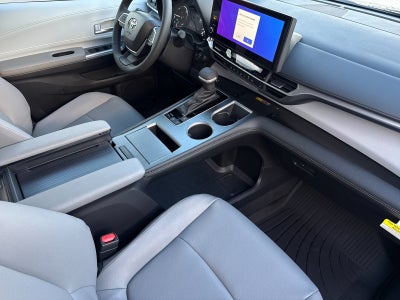 2026 Toyota Sienna XLE 8 Passenger
