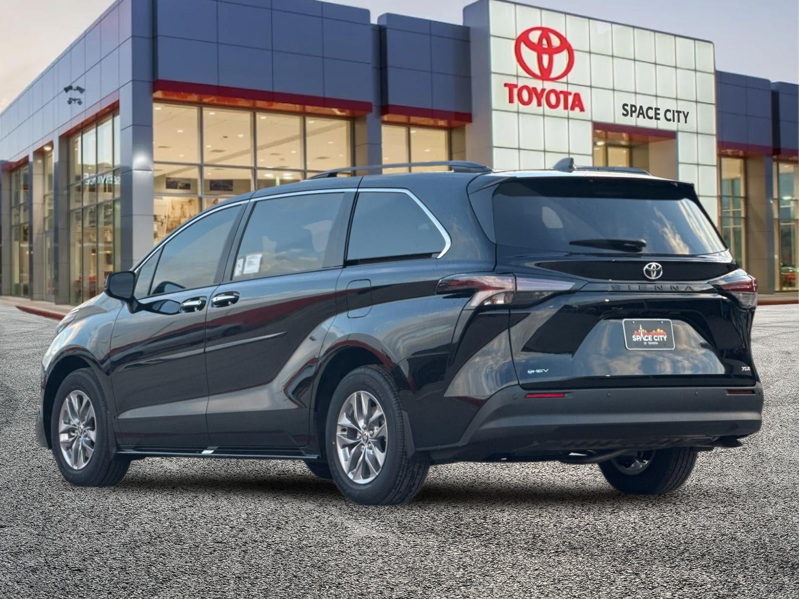2026 Toyota Sienna XLE 8 Passenger