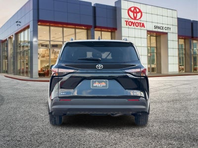 2026 Toyota Sienna XLE 8 Passenger