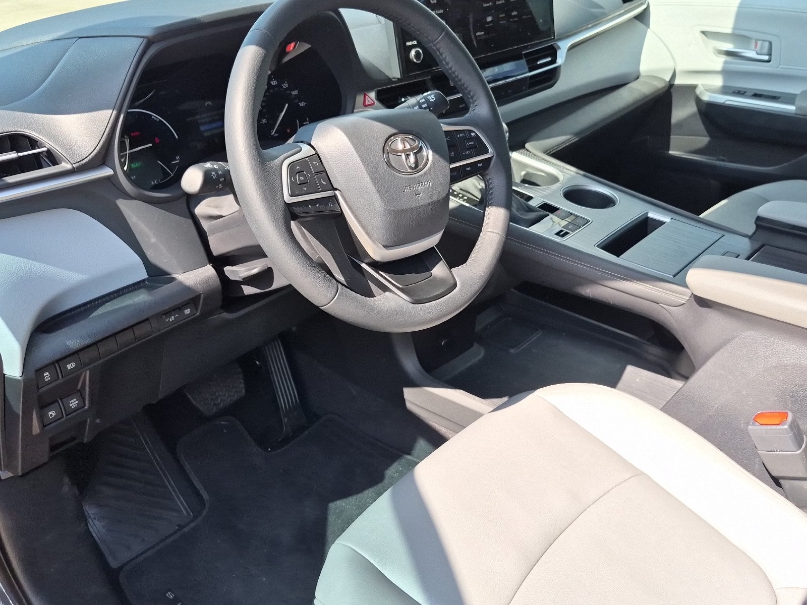 2025 Toyota Sienna XLE 8 Passenger