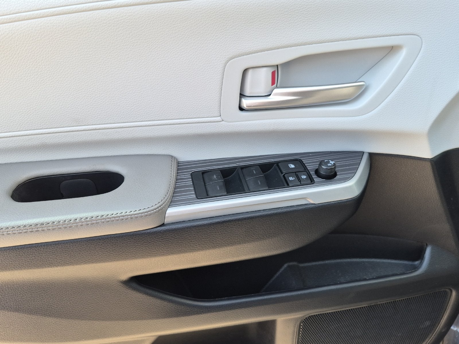 2025 Toyota Sienna XLE 8 Passenger