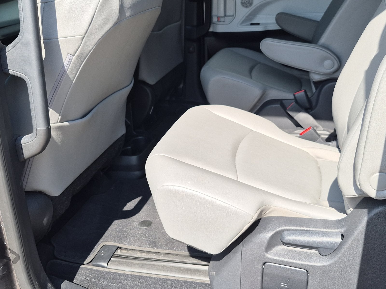 2025 Toyota Sienna XLE 8 Passenger