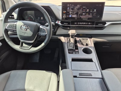2025 Toyota Sienna XLE 8 Passenger