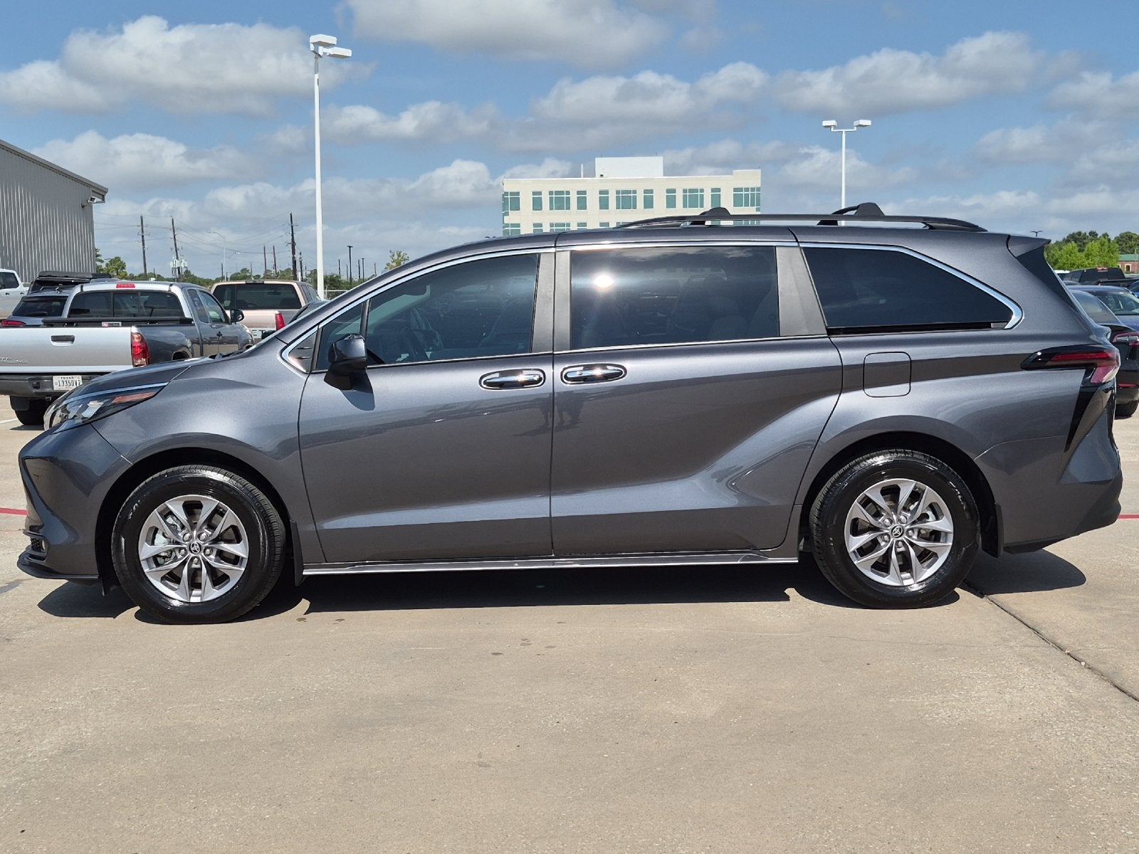 2025 Toyota Sienna XLE 8 Passenger