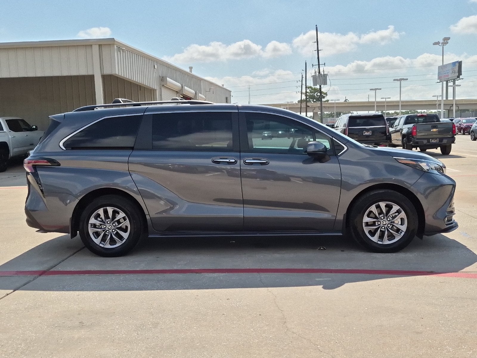 2025 Toyota Sienna XLE 8 Passenger