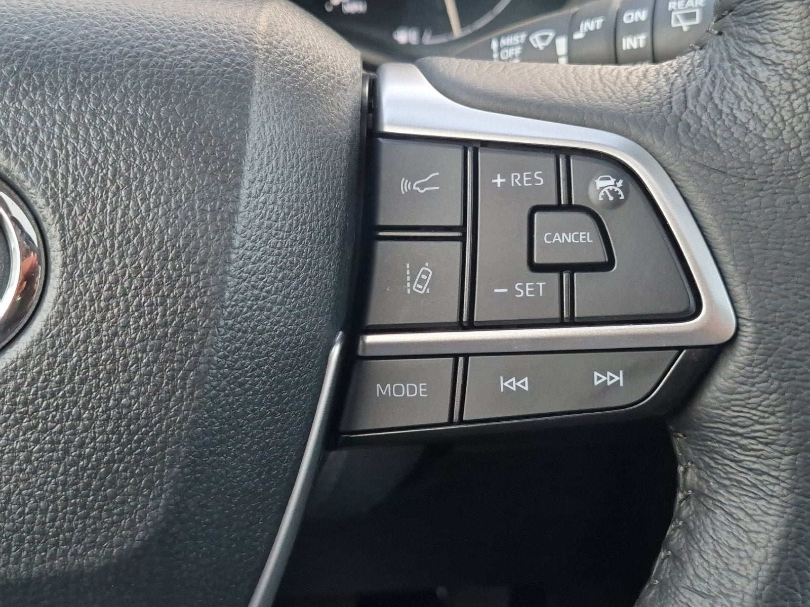 2025 Toyota Sienna XLE 8 Passenger