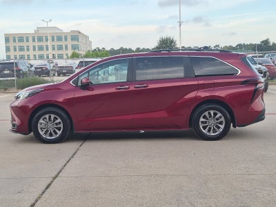 2025 Toyota Sienna XLE 8 Passenger