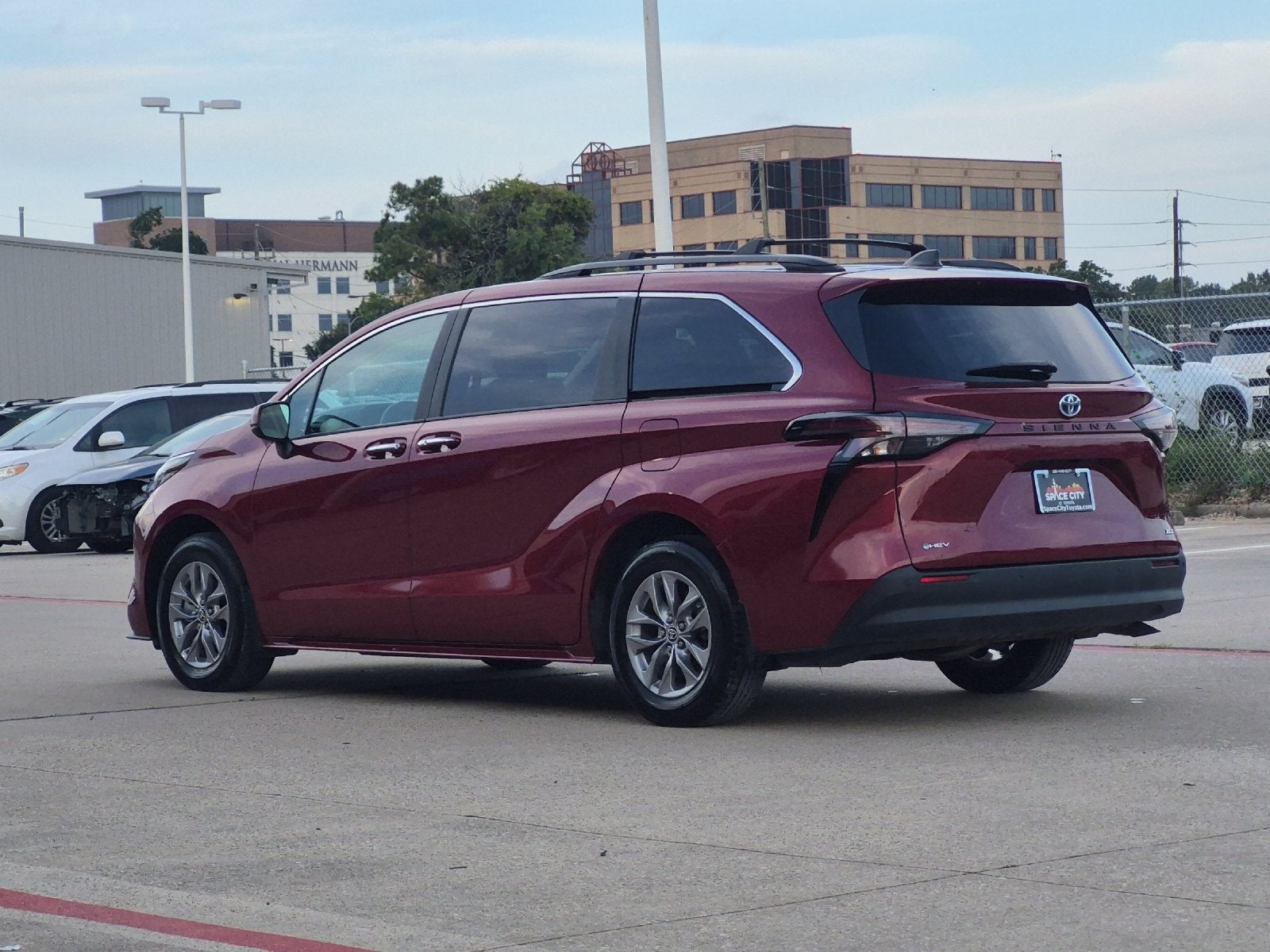 2025 Toyota Sienna XLE 8 Passenger