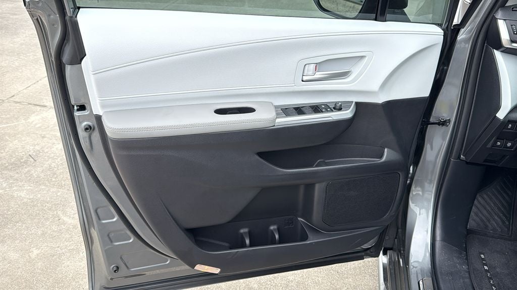 2026 Toyota Sienna XLE 8 Passenger