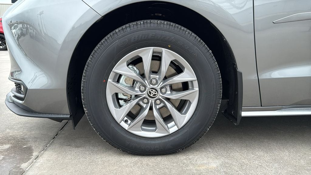 2026 Toyota Sienna XLE 8 Passenger